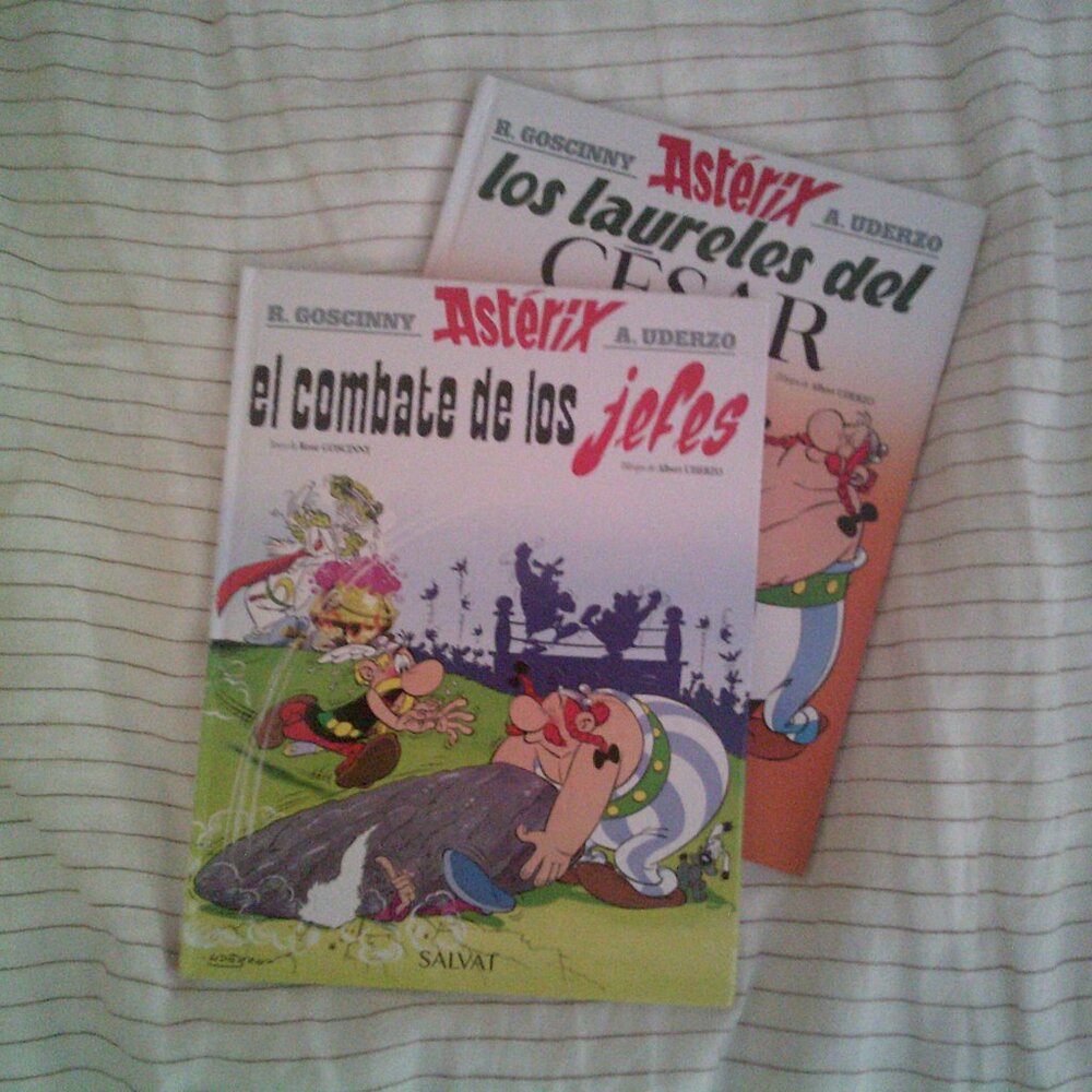 🏛💥 (2) Total Asterix Comic Books, Hardback Covers - In Spanish 🇫🇷🏛